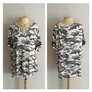 ❤️$10 Maurices camo lattice tee